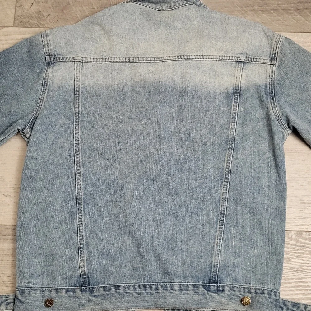 Vintage Style Denim Jacket Womens L Light Wash‎ Distressed Trucker Sloping Hem